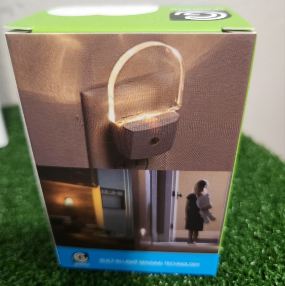 Greenlite LED Nite Lite Built in sensor 2 pack - Picture 3 of 5